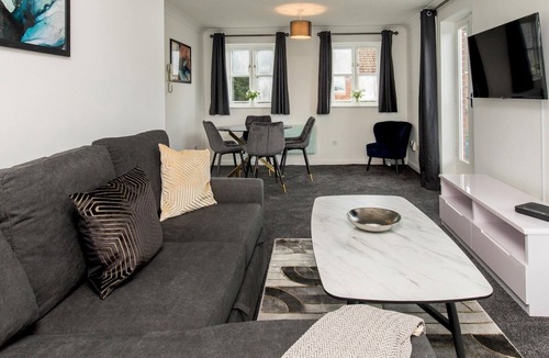 Bracknell Apartment | Pass the Keys | 5 Sleeper Cosy Apartment