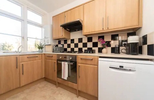 Hampton Wick Apartment | Pass the Keys | Bright spacious flat with free parking