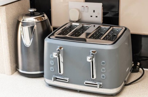 Hampton Wick Apartment | Pass the Keys | Bright spacious flat with free parking