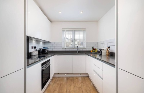 Chesham House | Pass the Keys | Bright, Modern - Lovely Garden