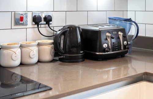 Chesham House | Pass the Keys | Bright, Modern - Lovely Garden