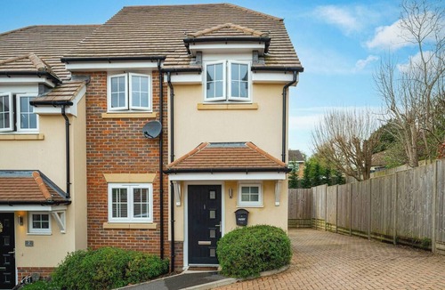 Chesham House | Pass the Keys | Bright, Modern - Lovely Garden