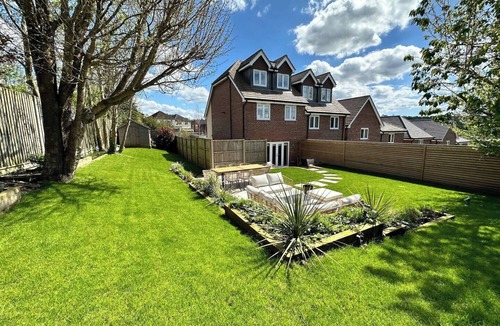 Chesham House | Pass the Keys | Bright, Modern - Lovely Garden