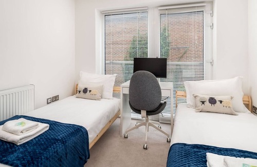 High Wycombe Apartment | Pass the Keys | Central and Modern 2 Bed Flat 6ppl