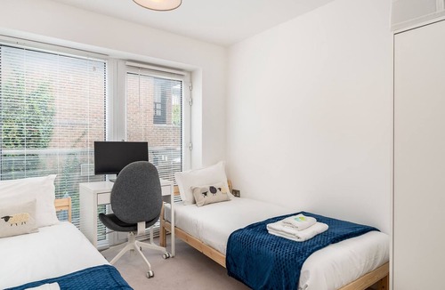 High Wycombe Apartment | Pass the Keys | Central and Modern 2 Bed Flat 6ppl