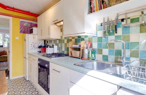 Cherry Hinton Apartment | Pass the Keys | Charming Ground Floor Flat with Free Parking