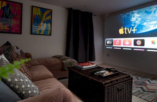 Longworth House | Pass the Keys | Charming 18th century stone cottage