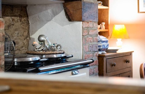 Longworth House | Pass the Keys | Charming 18th century stone cottage