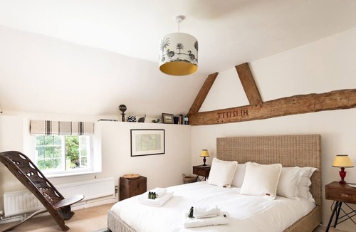 Longworth House | Pass the Keys | Charming 18th century stone cottage