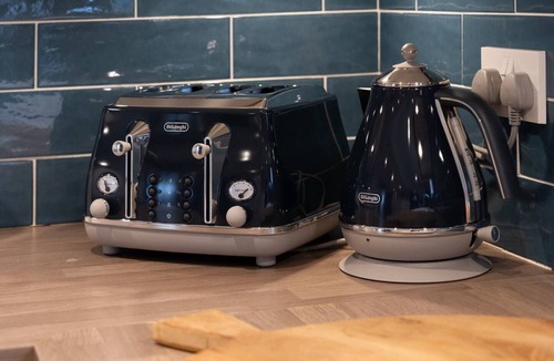 Ware House | Pass the Keys | Charming 4 Bed Cottage in Herts Countryside