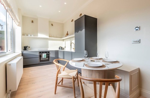 South Twickenham Apartment | Pass the Keys | Chic, central loft-style studio