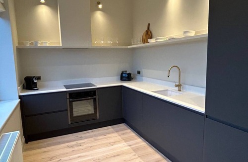 South Twickenham Apartment | Pass the Keys | Chic, central loft-style studio