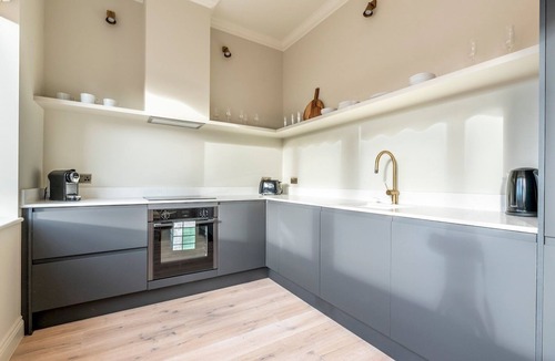 South Twickenham Apartment | Pass the Keys | Chic, central loft-style studio