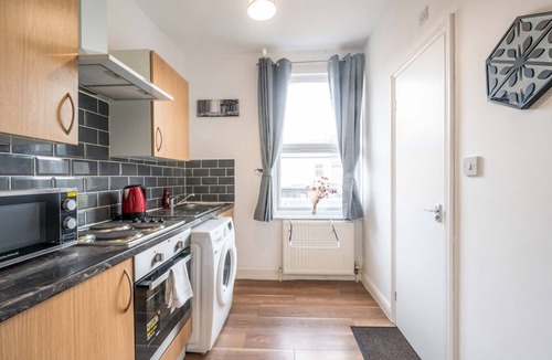 St. Ann's Apartment | Pass the Keys | Compact studio flat North London