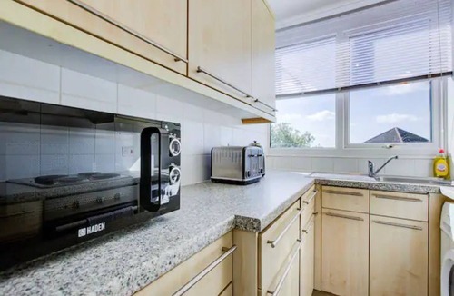 Crays Hill Apartment | Pass the Keys | Cosy and comfortable flat