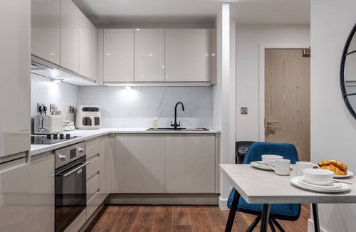 Vauxhall Apartment | Pass the Keys | Luxury Flat with River Views. 1 Bed. Sleeps 4