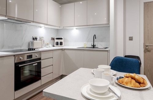 Vauxhall Apartment | Pass the Keys | Luxury Flat with River Views. 1 Bed. Sleeps 4