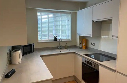 Rickmansworth Apartment | Pass the Keys | Modern Family Friendly Flat with Parking
