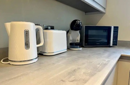 Rickmansworth Apartment | Pass the Keys | Modern Family Friendly Flat with Parking