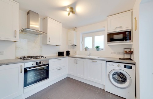 Trumpington House | Pass the Keys | Modern & Spacious 1 Bed Terrace with Free Parking