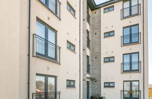 Bonnybridge Apartment | Pass the Keys | Modern Cosy Flat