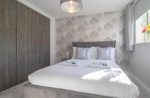 Renfrew Apartment | Pass the Keys Next to Braehead - Free Parking