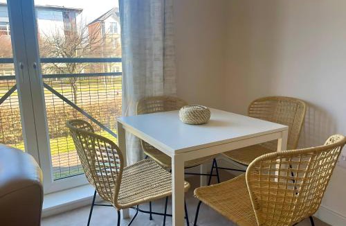 Renfrew Apartment | Pass the Keys Next to Braehead - Free Parking