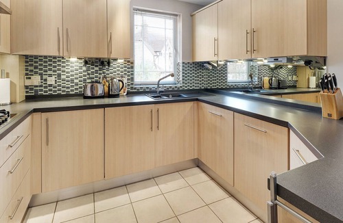 Five Oak Green Apartment | Pass the Keys | Perfectly located spacious flat