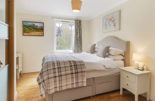 Five Oak Green Apartment | Pass the Keys | Perfectly located spacious flat