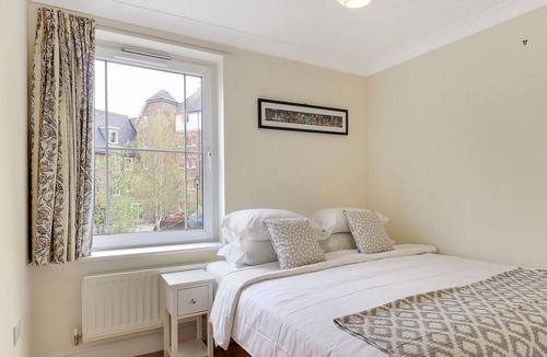 Five Oak Green Apartment | Pass the Keys | Perfectly located spacious flat