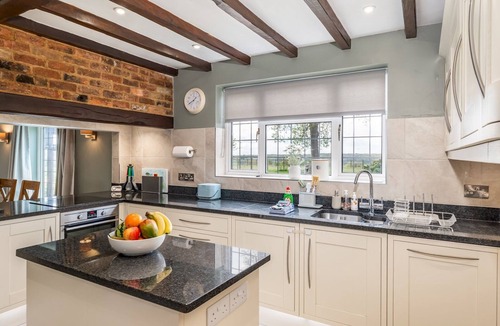 Radnage House | Pass the Keys | Quintessential Chilterns Hideaway