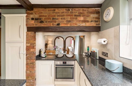 Radnage House | Pass the Keys | Quintessential Chilterns Hideaway