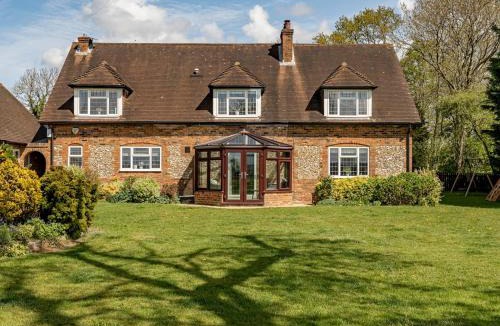 Radnage House | Pass the Keys Quintessential Chilterns Hideaway
