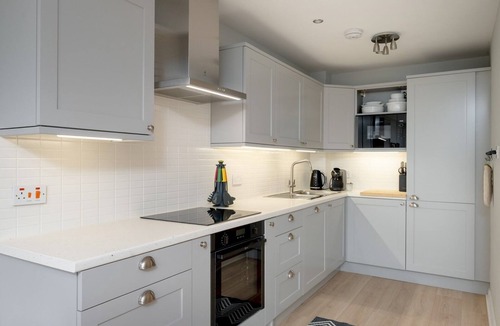 Tollcross Apartment | Pass the Keys | Spacious, Bright & Modern Edinburgh City Flat