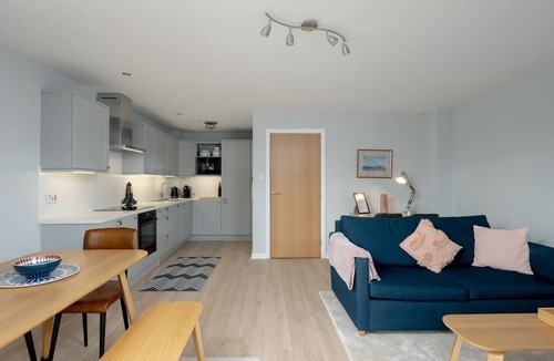 Tollcross Apartment | Pass the Keys | Spacious, Bright & Modern Edinburgh City Flat