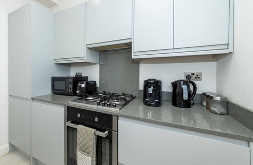 Reading Apartment | Pass the Keys | Spacious 2BR Flat Modern Convenient
