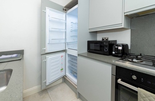 Reading Apartment | Pass the Keys | Spacious 2BR Flat Modern Convenient