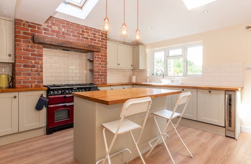 Chessington North and Hook House | Pass the Keys | Stunning, Spacious Chessington Gem with Parking