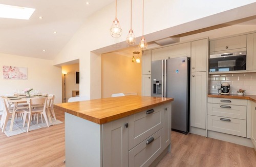 Chessington North and Hook House | Pass the Keys | Stunning, Spacious Chessington Gem with Parking