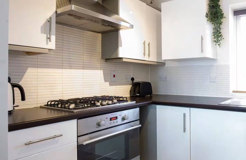 Cambridge Apartment | Pass the Keys | Stylish and Modern Flat with Free Parking