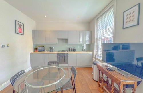 Soho Apartment | Pass the Keys Stylish 1 bed Soho Flat