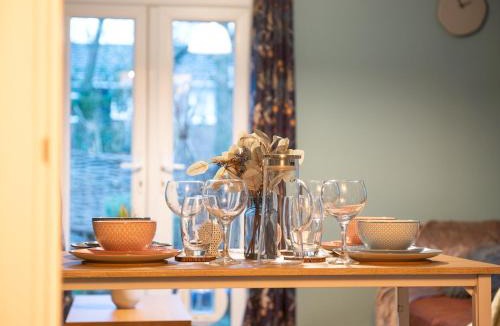 Woodcote Apartment | Pass the Keys Stylish Flat with Free Parking