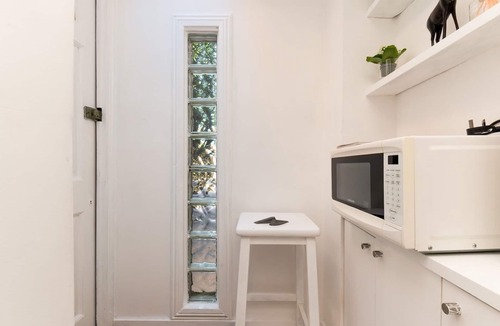 South Richmond Apartment | Pass the Keys | Tranquil Studio in Richmond with Free Parking