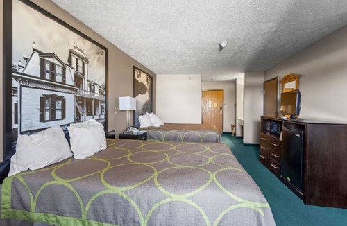 El Paso Hotel | Pass-Through Paradise | Affordable El Paso Sleep Stop w/Easy Parking | 2 Units
