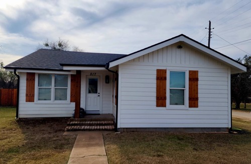 Breckenridge House | Passing through/visiting family/doing business &need your own space? Stay Here!