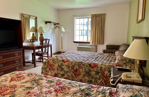 Paradise Hotel | Passport Inn