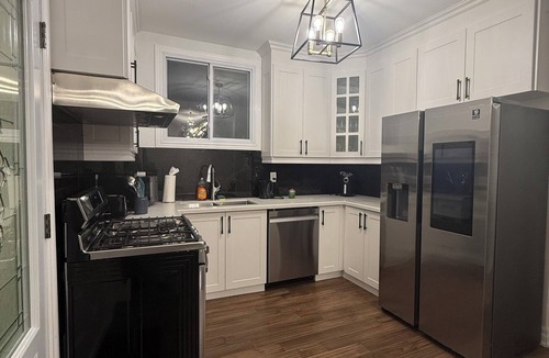 Niagara Falls House | Passport to the falls- Two bedrooms with Queen size beds