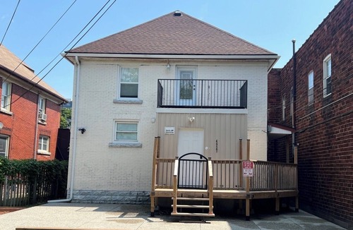 Niagara Falls House | Passport to the falls- Two bedrooms with Queen size beds