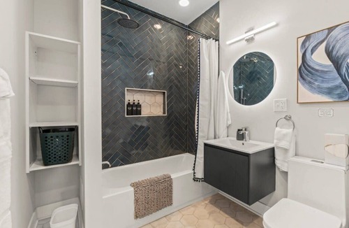 Passyunk Square Apartment | Passyunk Square Spacious 1 BR Oasis- Huge Deck