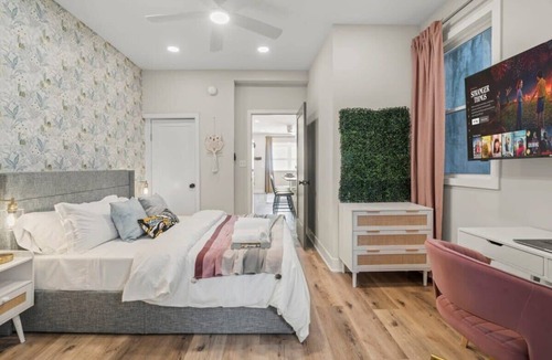 Passyunk Square Apartment | Passyunk Square Spacious 1 BR Oasis- Huge Deck
